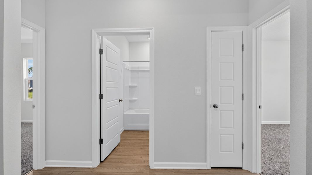 Representative unfurnished interior of a home built from the Alden by D.R. Horton in Broward Key, Jacksonville (Image 20).