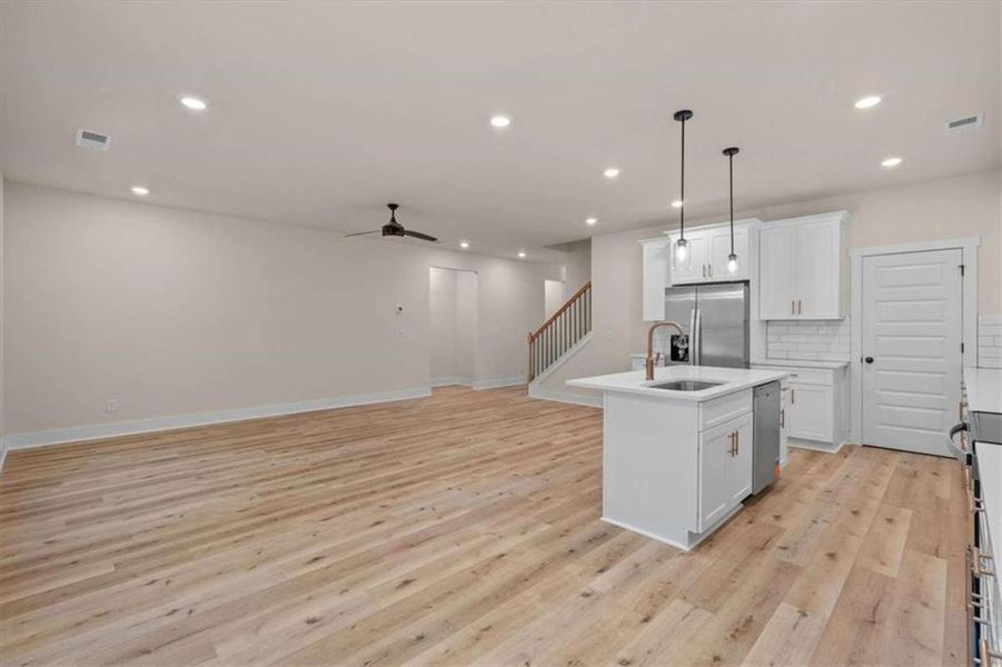 Spacious, unfurnished interior of a new home in , Temple (Image 16).
