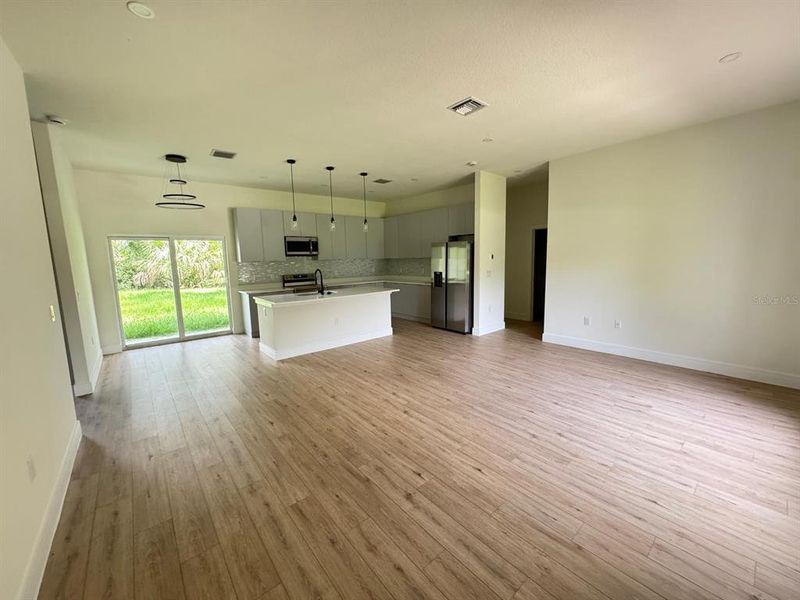 Spacious, unfurnished interior of a new home in , Port Charlotte (Image 3).