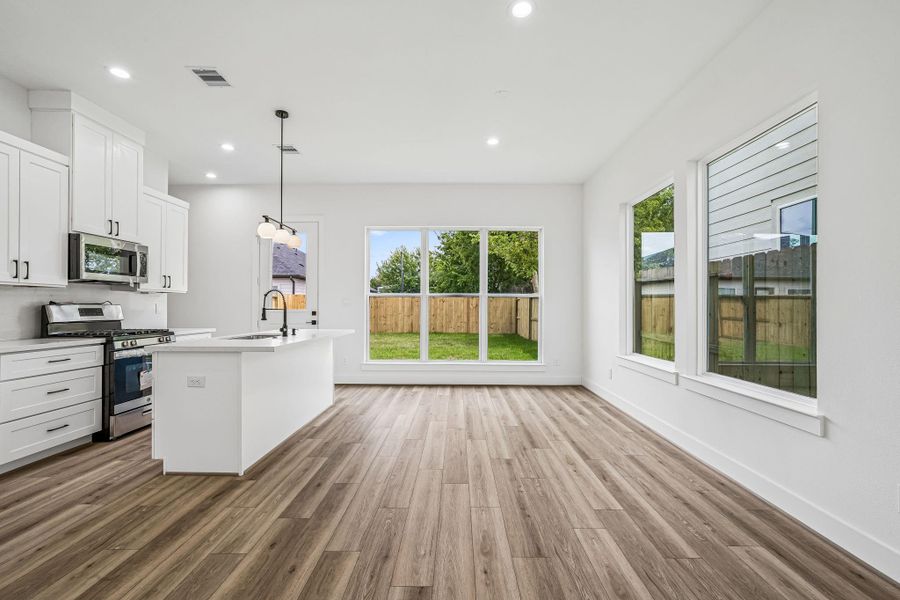 Spacious, unfurnished interior of a new home in , Houston (Image 21).