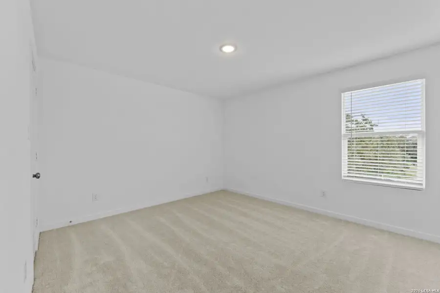 Spacious, unfurnished interior of a new home in Brookmill, San Antonio (Image 20).