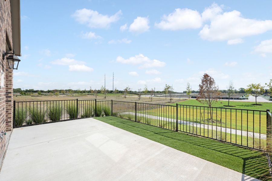Exterior details and patio area of a home in Cottonwood Creek, Rowlett (Image 3).