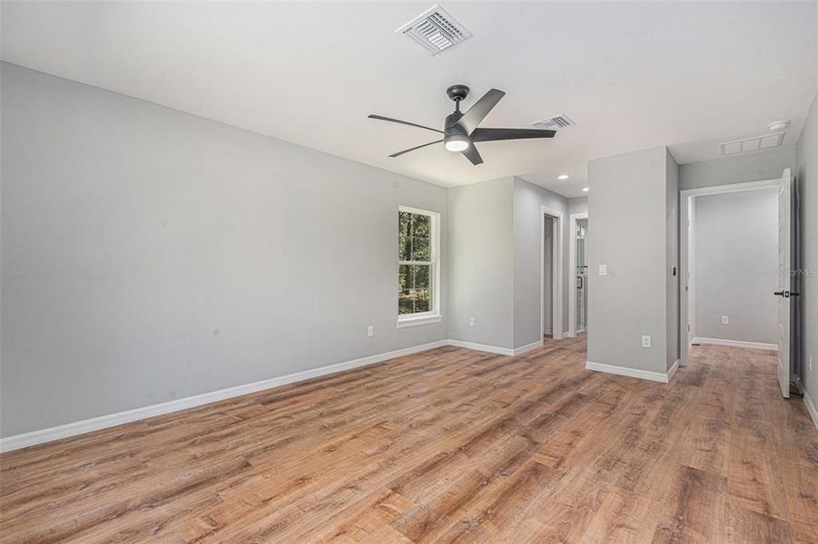 Spacious, unfurnished interior of a new home in , Citrus Springs (Image 10).