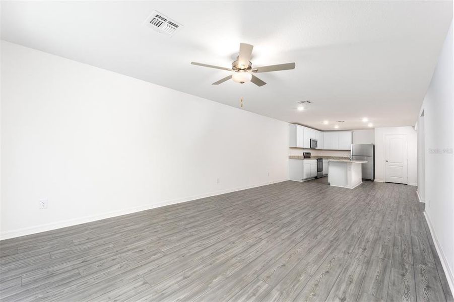 Spacious, unfurnished interior of a new home in Gum Lake Preserve, Lake Alfred (Image 15).