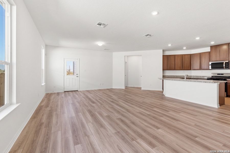 Spacious, unfurnished interior of a new home in Punta Verde, Converse (Image 15).