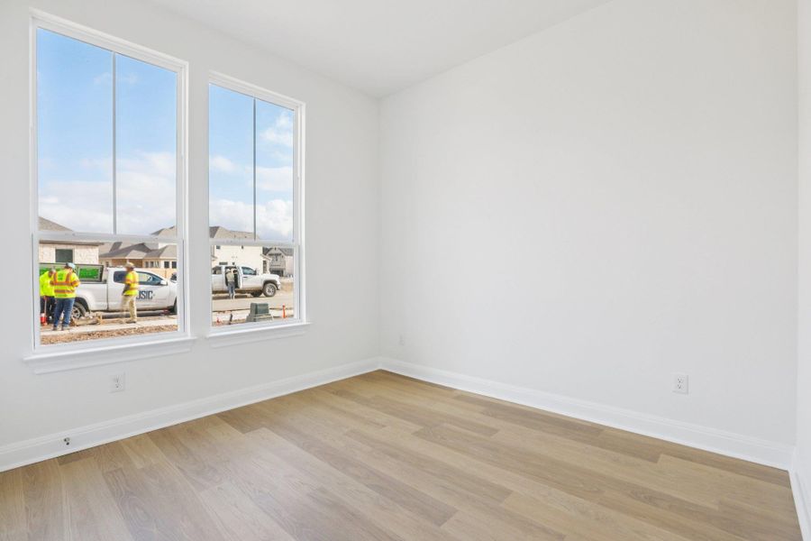 Spacious, unfurnished interior of a new home in Persimmon, Buda (Image 12).