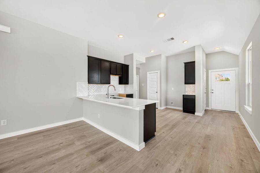 11925 Avian Avenue - Hawthorne - Kitchen
