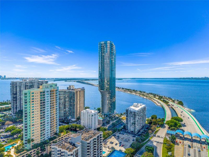 Condo located in Miami, FL showcasing its design and architecture (Image 50).