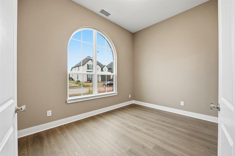 Spacious, unfurnished interior of a new home in Wildflower Ranch, Fort Worth (Image 20).