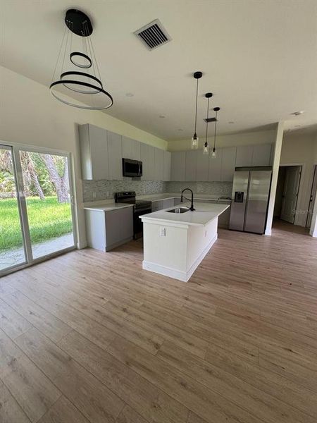 Spacious, unfurnished interior of a new home in , Port Charlotte (Image 9).
