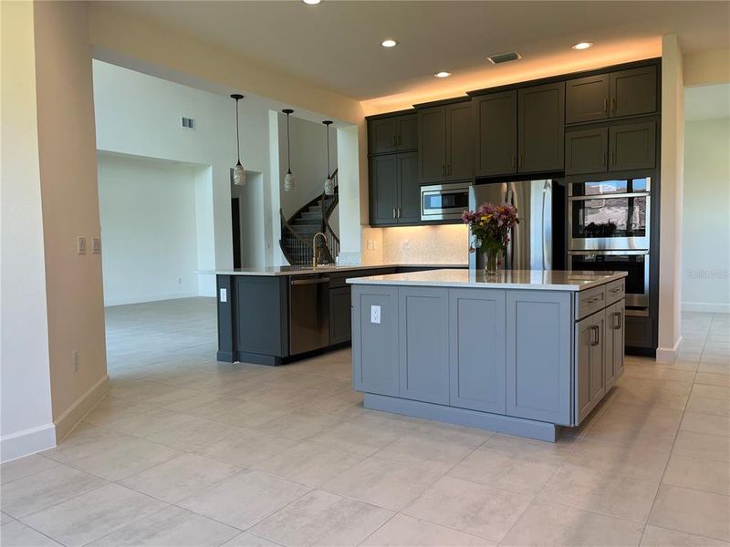 Spacious, unfurnished interior of a new home in , Wesley Chapel (Image 54).