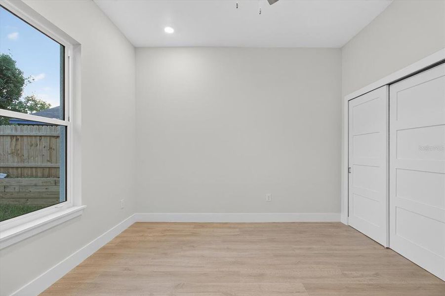 Spacious, unfurnished interior of a new home in , Tarpon Springs (Image 67).