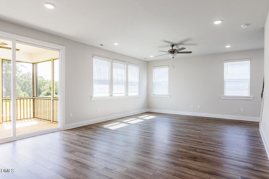 RDU_BeverlyPlace_Lot135_Redwood_QMI (12)