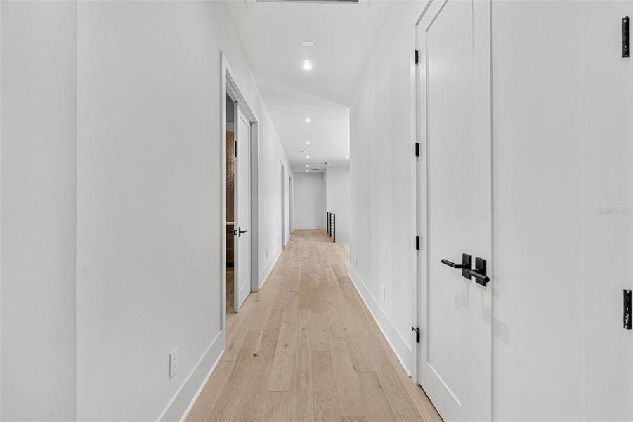 Spacious, unfurnished interior of a new home in , Tampa (Image 27).