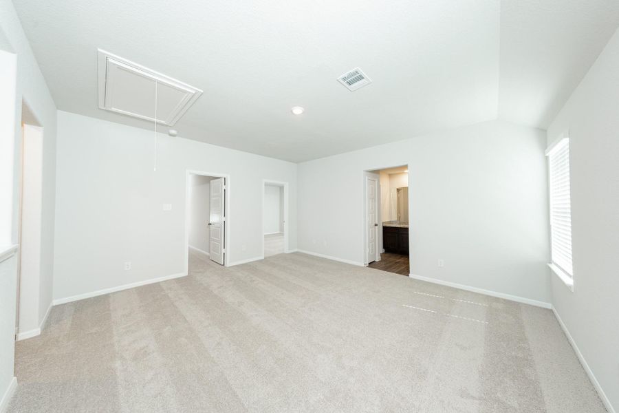 Spacious, unfurnished interior of a new home in Bammel Oaks, Houston (Image 17).