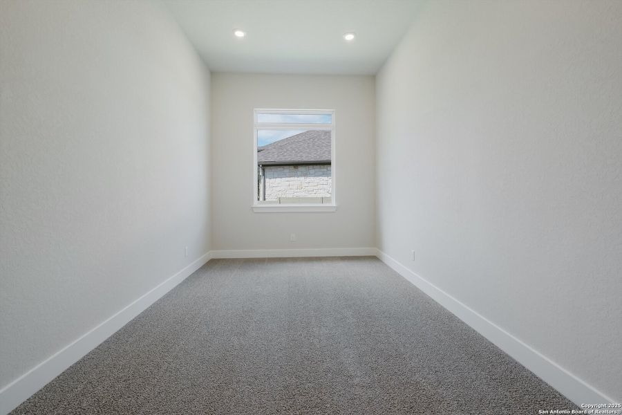 Spacious, unfurnished interior of a new home in The Grove at Vintage Oaks, New Braunfels (Image 14).