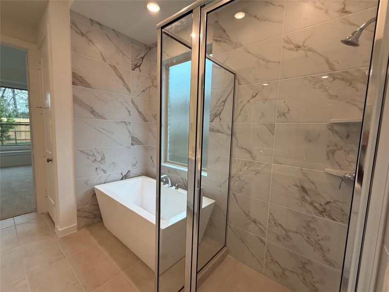 Furnished interior view inside a new home in Evergreen, Conroe (Image 6).