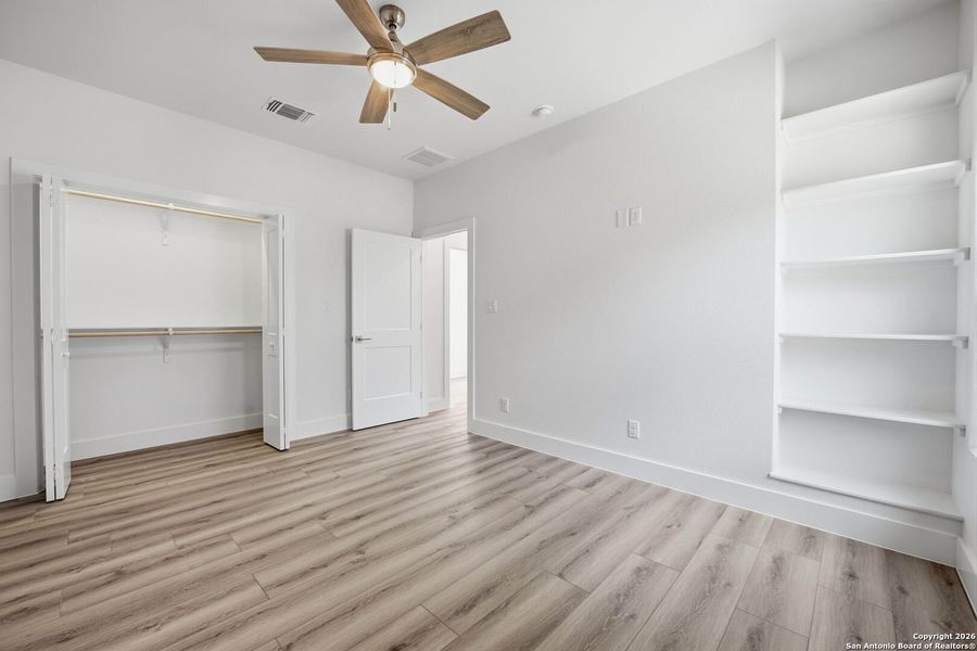 Spacious, unfurnished interior of a new home in , Canyon Lake (Image 29).