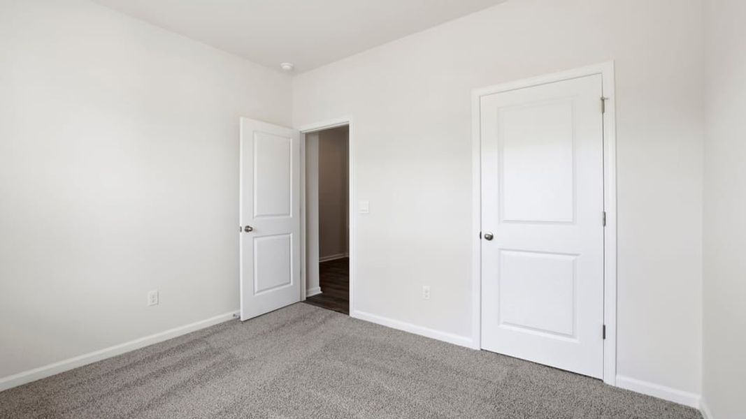 Spacious, unfurnished interior of a new home in Woodglen, Piedmont (Image 15).