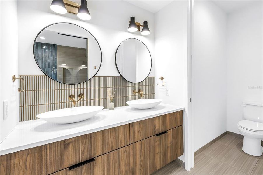 Furnished interior view inside a new home in East Oak Townhomes, Tampa (Image 13).