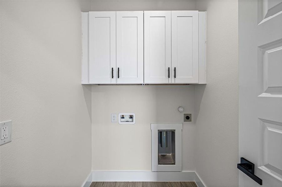 Spacious, unfurnished interior of a new home in , Granbury (Image 24).