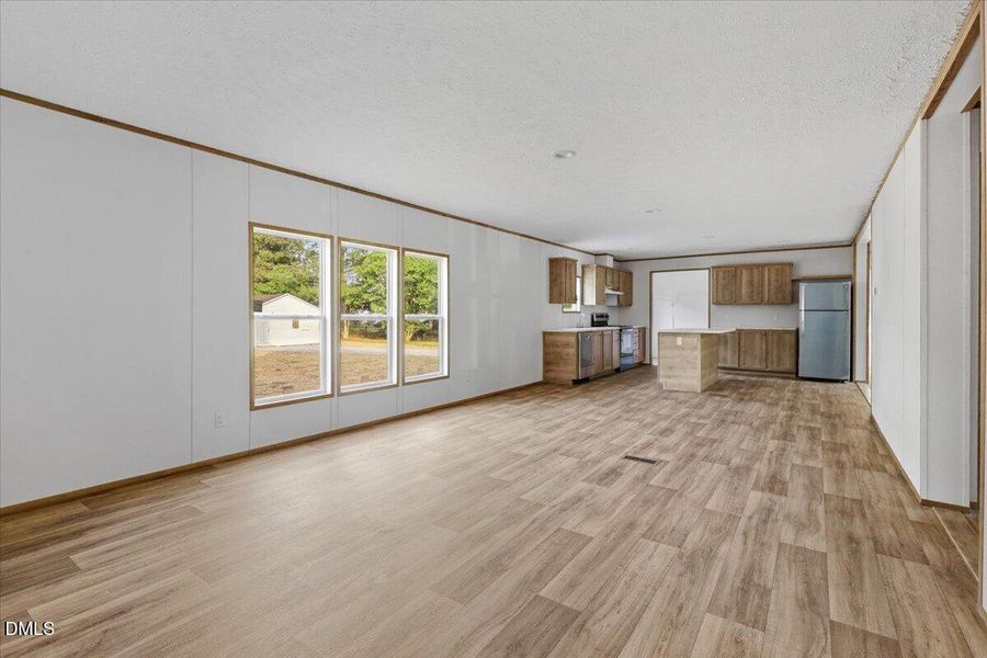 19-5737 Lloyd Rd-19