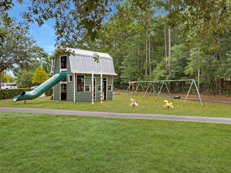 Community amenities in Carnes Crossroads, Summerville (Image 67). Community amenities in Carnes Crossroads, Summerville (Image 67).