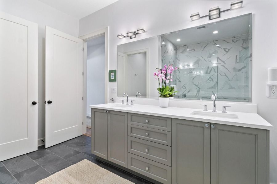 Furnished interior view inside a new home in , Charleston (Image 17).