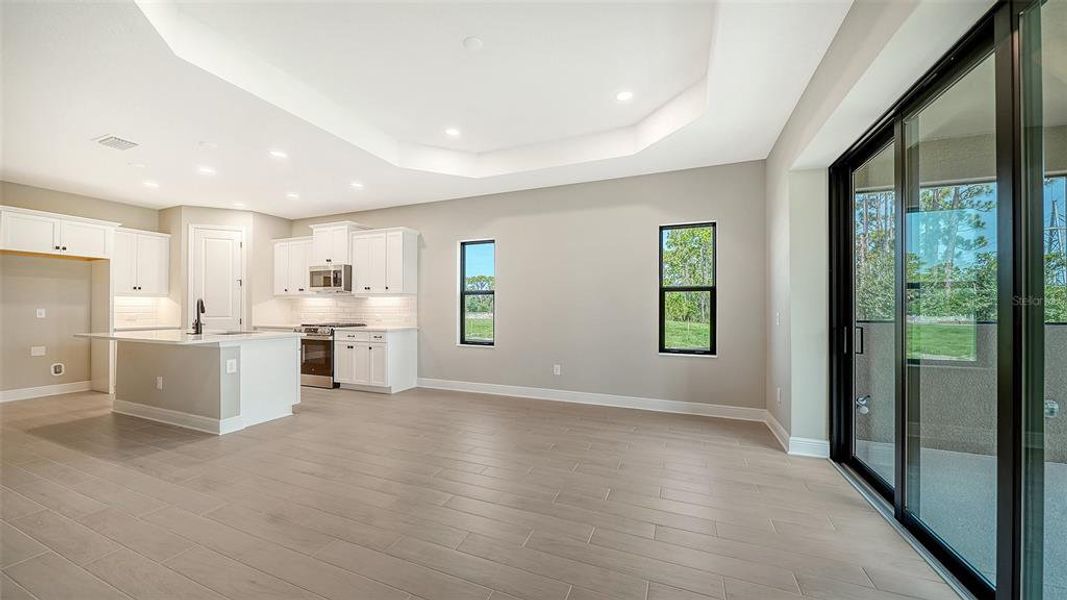 Spacious, unfurnished interior of a new home in Vicenza, Venice (Image 29).