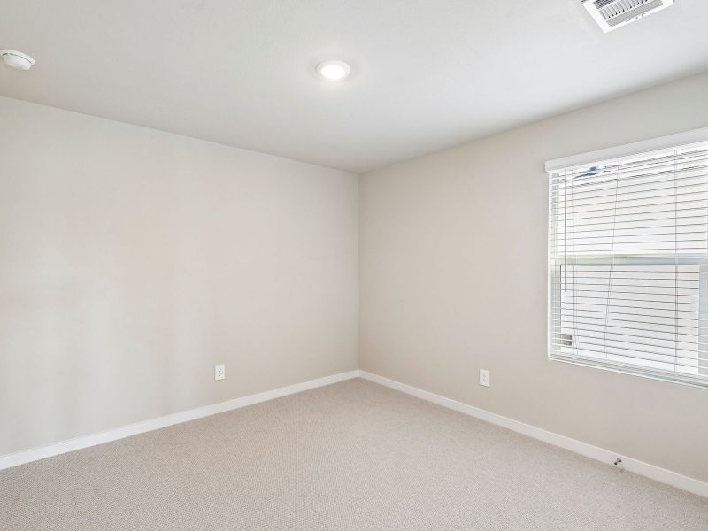 Spacious, unfurnished interior of a new home in Oak Ridge Park, Corinth (Image 17).