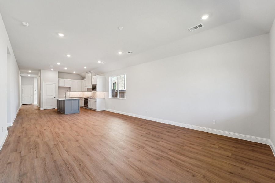 Spacious, unfurnished interior of a new home in Evergreen 40', Conroe (Image 17).