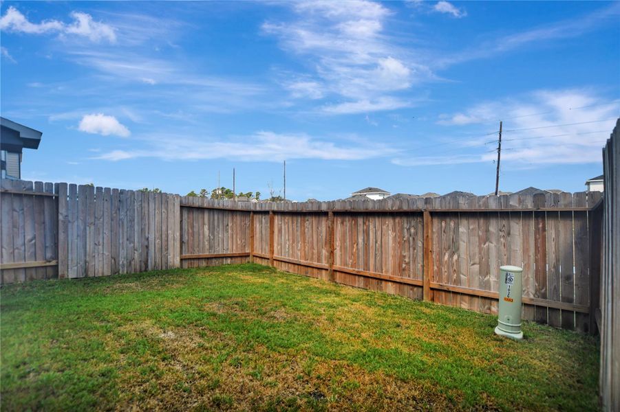 Exterior details and patio area of a home in Legacy Park, Houston (Image 21).