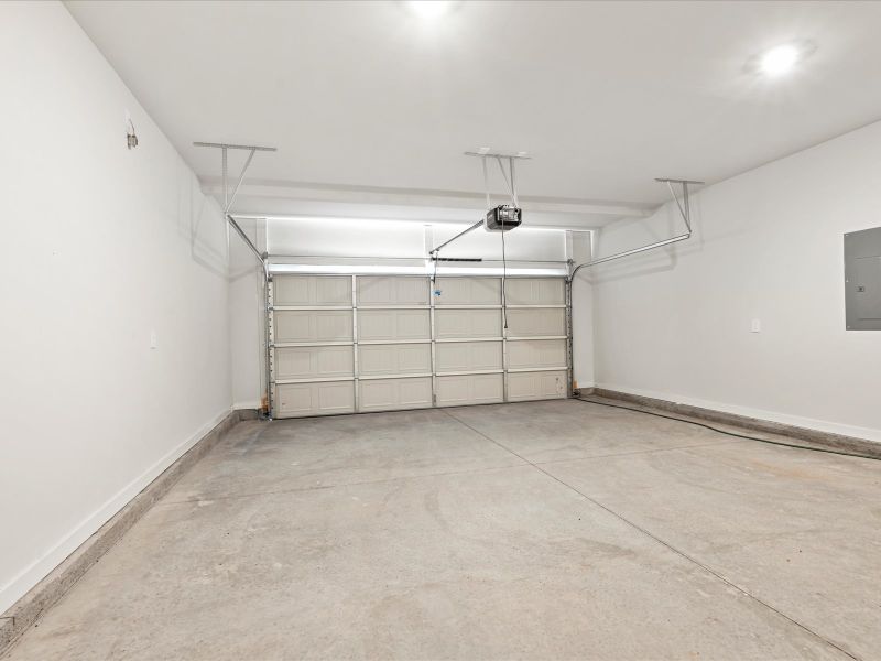 Spacious, unfurnished interior of a new home in Crossing at Abner Creek, Greer (Image 28).