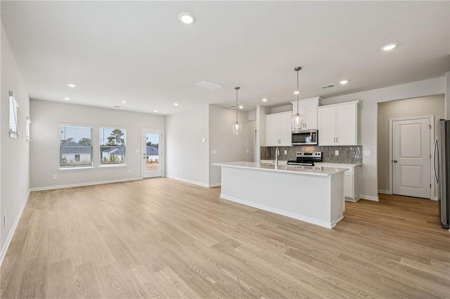 Spacious, unfurnished interior of a new home in Hawthorne Station, College Park (Image 19).