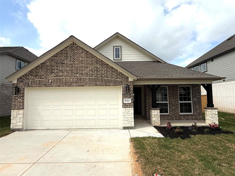 Front exterior of a new home in Huntington Place, Rosharon, TX, highlighting curb appeal (Image 1). Front exterior of a new home in Huntington Place, Rosharon, TX, highlighting curb appeal (Image 1).