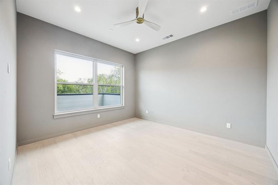 Spacious, unfurnished interior of a new home in , Roanoke (Image 19).