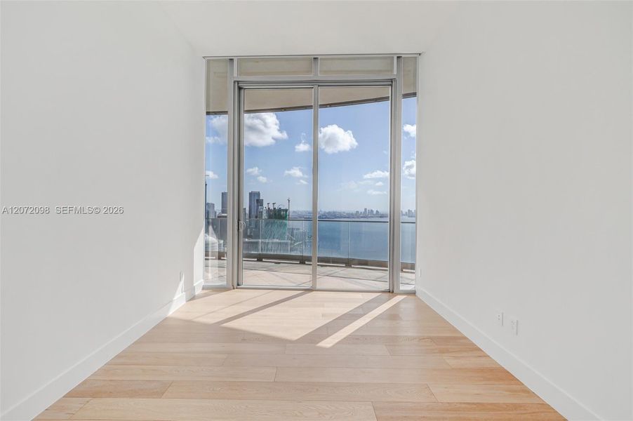 Spacious, unfurnished interior of a new home in , Miami (Image 25).