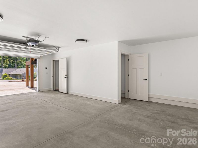 GARAGE WITH STORAGE SPACE