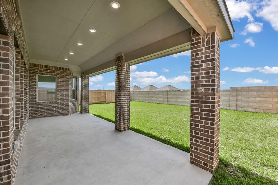 Exterior details and patio area of a home in River Ranch Meadows, Dayton (Image 26).