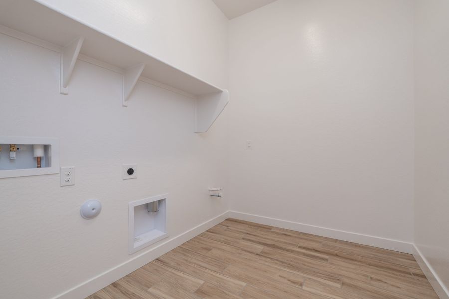 Spacious, unfurnished interior of a new home in Terraza, San Tan Valley (Image 13).