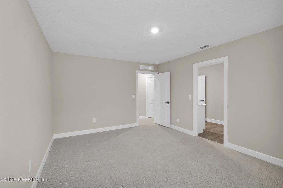 Spacious, unfurnished interior of a new home in Jennings Farm, Middleburg (Image 18).
