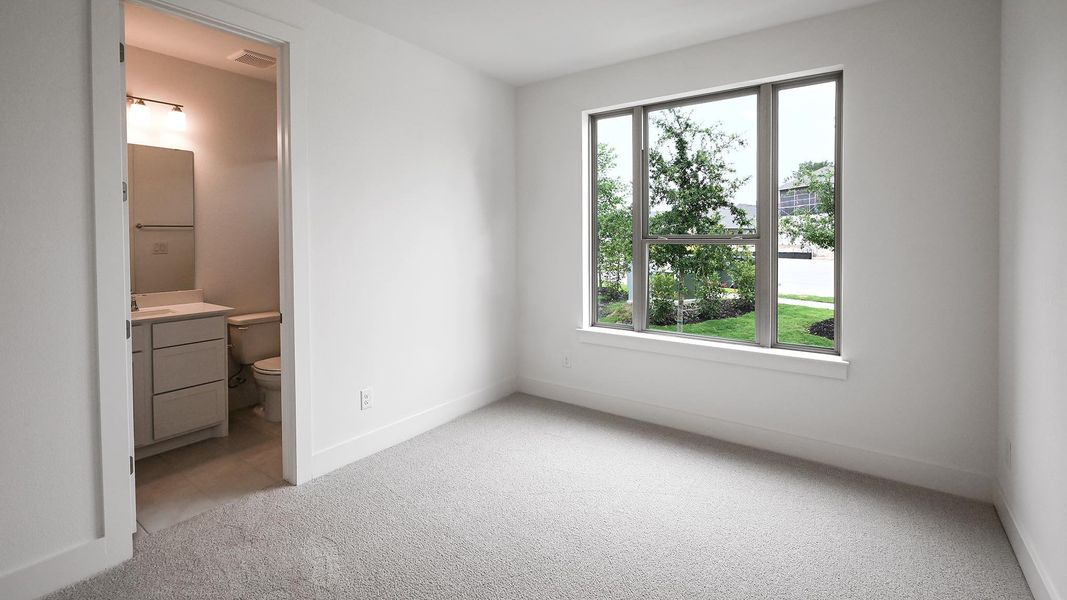 Spacious, unfurnished interior of a new home in 6 Creeks, Kyle (Image 10).