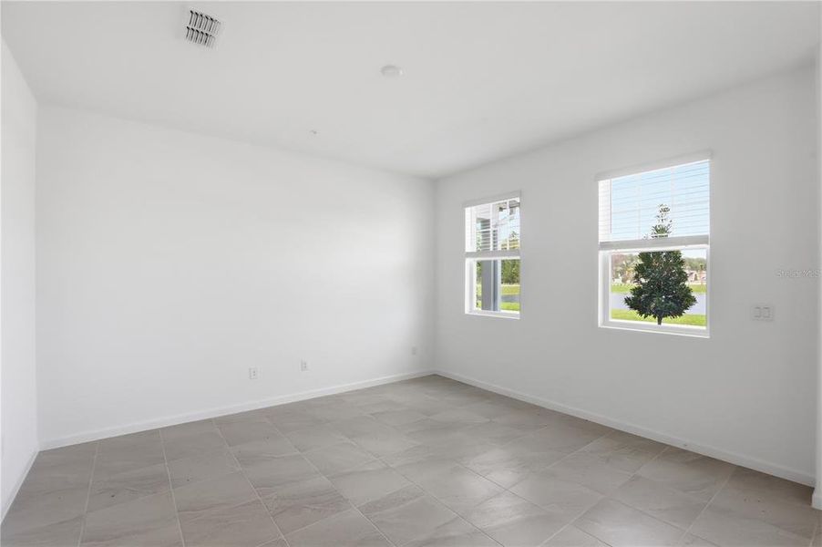 Spacious, unfurnished interior of a new home in , Orlando (Image 18).