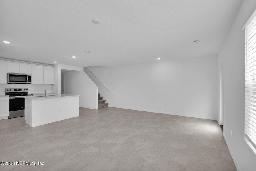 Spacious, unfurnished interior of a new home in , Jacksonville (Image 17).