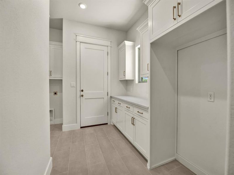 Furnished interior view inside a new home in , Fort Worth (Image 6).