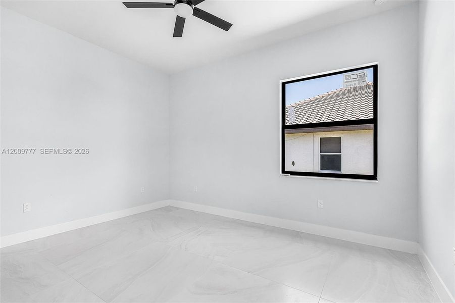Spacious, unfurnished interior of a new home in , Cape Coral (Image 13).