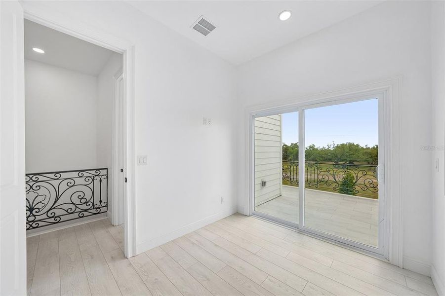 Spacious, unfurnished interior of a new home in , Tampa (Image 23).
