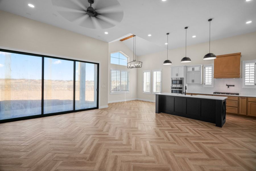 Spacious, unfurnished interior of a new home in Verdancia, El Paso (Image 39).