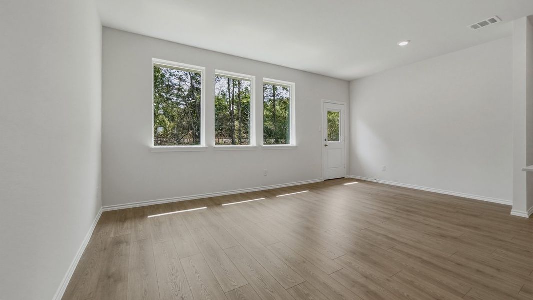 Spacious, unfurnished interior of a new home in Stonewood, Sulphur Springs (Image 7).