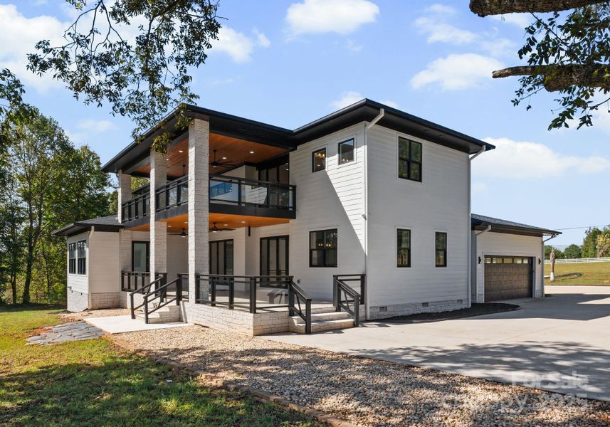 Image 33 of a home in . Image 33 of a home in .